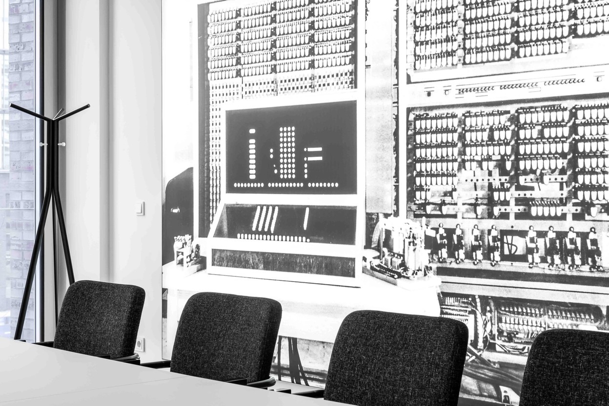DDB-Tribal-5 Konrad Zuse Besprechungsraum Detail
