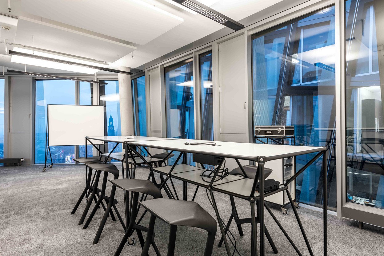 Besprechugsraum Tisch und Whiteboard von System 180