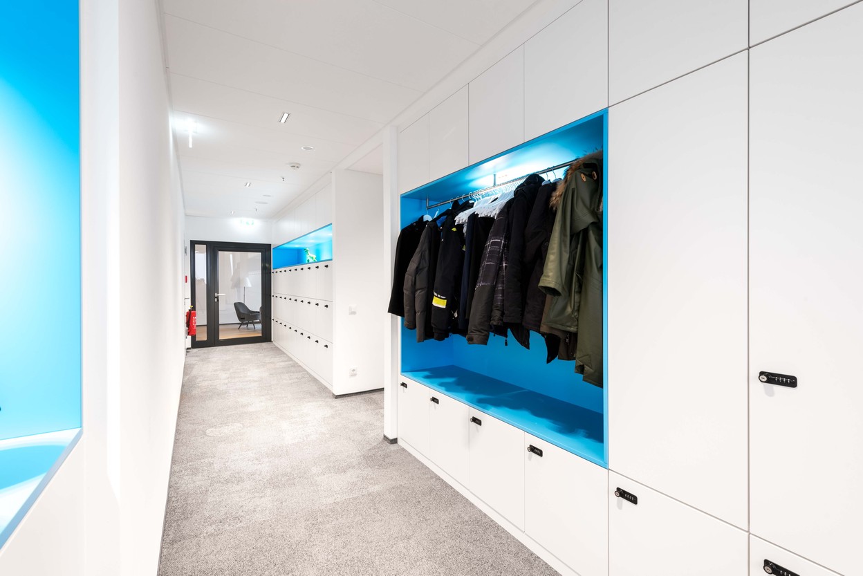 SDA Garderobe Sonderanfertigung im Corporate Design