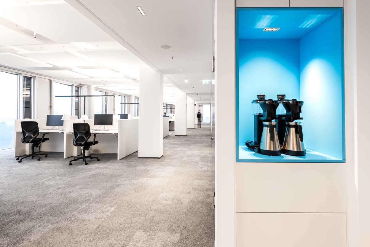 SDA Open Space Office Blick mit Kaffemaschinen