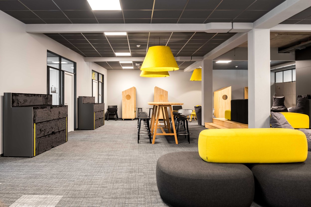 Comdirect Work-Cafe verschiebbare und ausziehbare Sitztreppen Beatbox von Martela