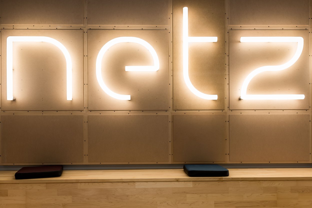 Comdirect Campus-Cafe Letters von Artemide