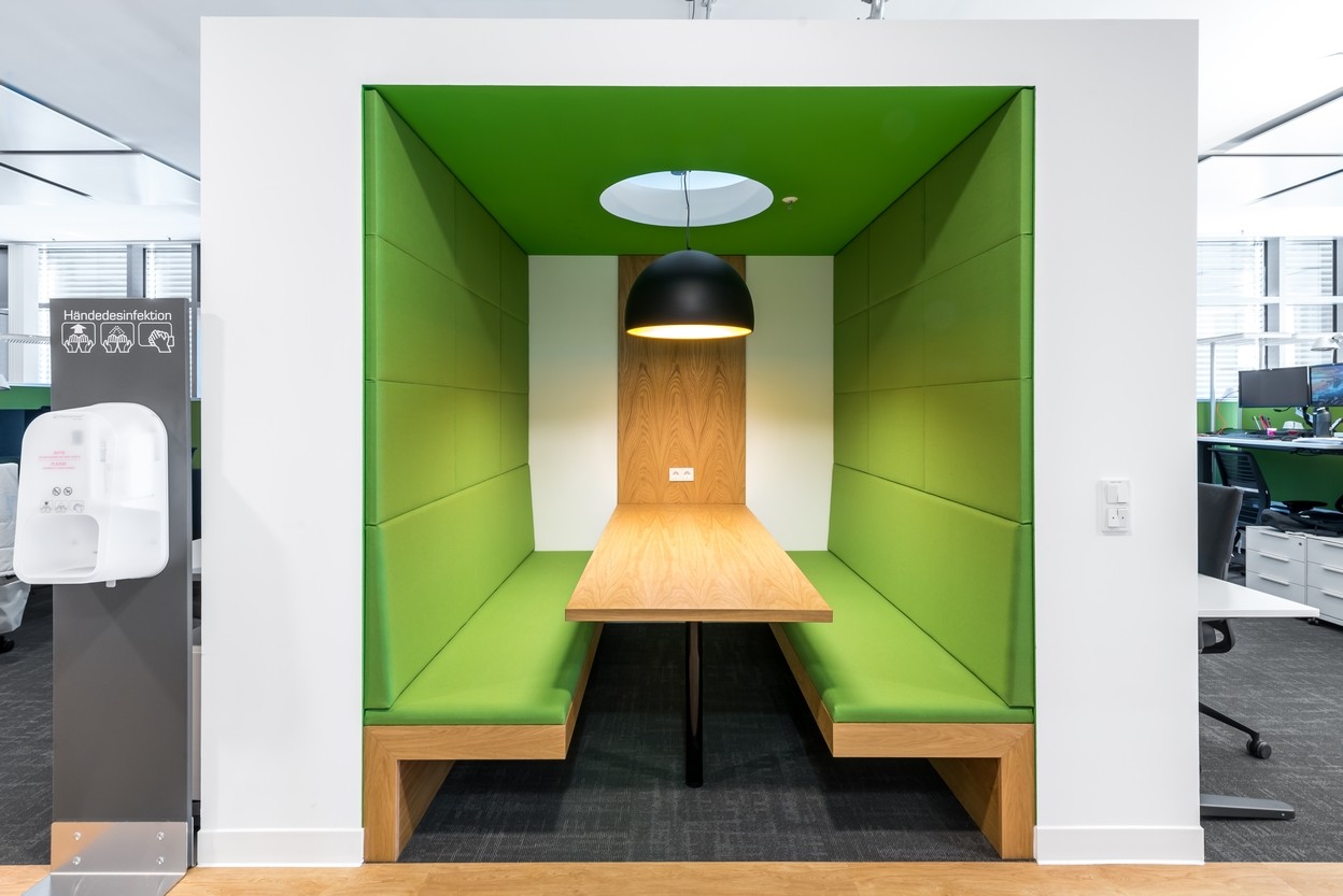 iRobot Germany Meetingpoint Box als Sonderanfertigung