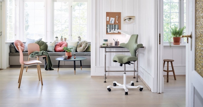 Bürodrehstuhl HAG Capisco im Homeoffice