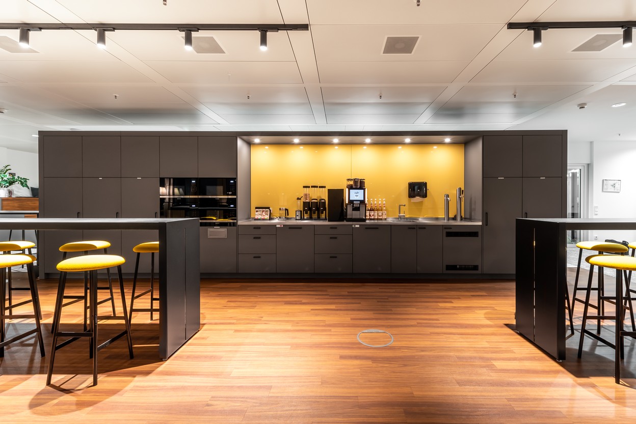 Küche Sonderanfertigung mit rückseitigen Lockern