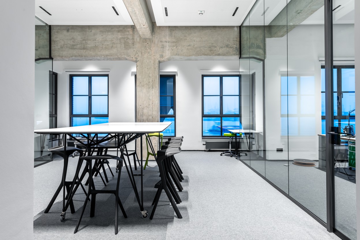 Meetingpoint mit System 180 Hochtisch Meetingpoint mit System 180 Hochtisch