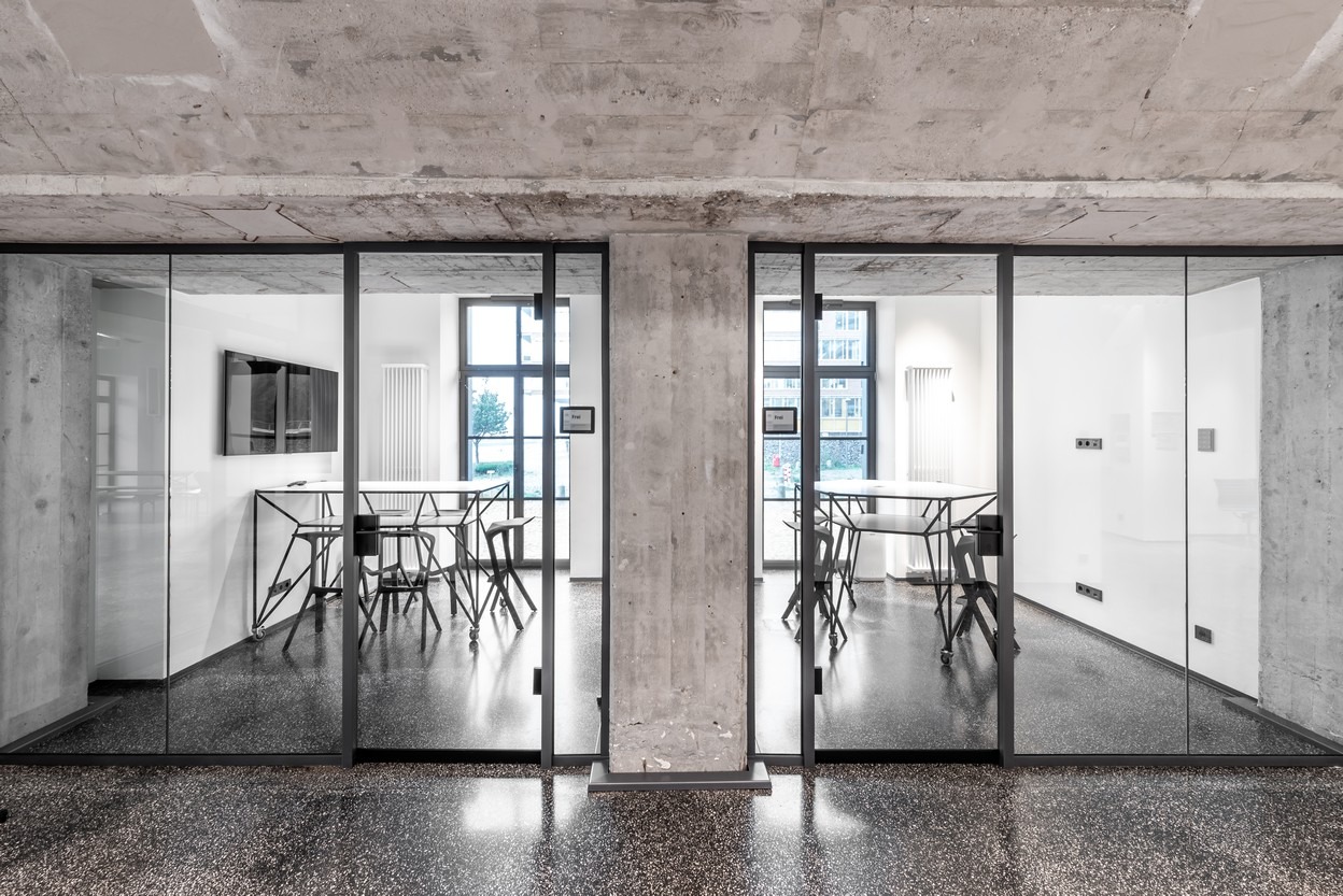 Meetingräume mit System 180 Hochtischen Meetingräume mit System 180 Hochtischen